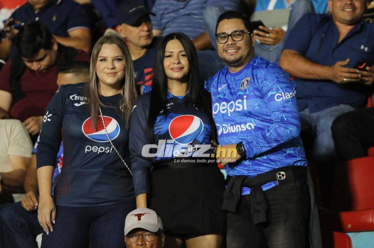Las dos aficionadas de Potros que se robaron las miradas en el estadio Nacional y la reacción de Auzmendi al ver a sus ex compañeros