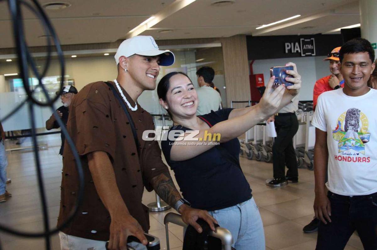 Ya están en Honduras: Locura de las chicas por Luis Palma en el aeropuerto y el tierno beso de Kervin Arriaga a su esposa