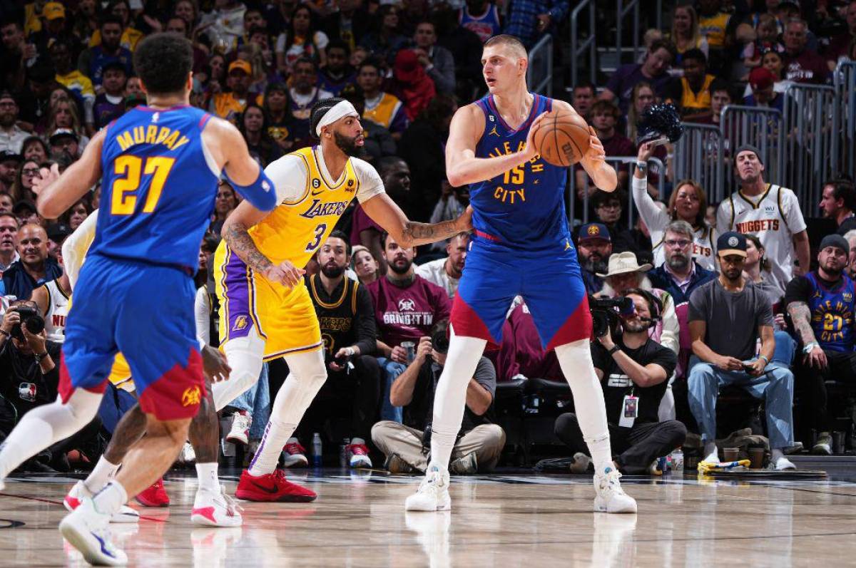 Los Nuggets se apuntan el primer triunfo ante Lakers en las finales de conferencia con exhibición de Nikola Jokic