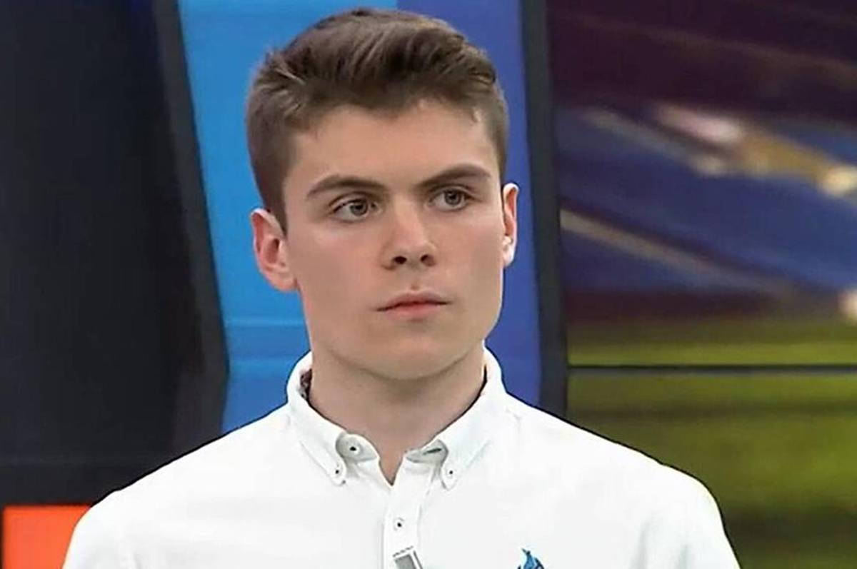 El salario y un exigente horario de trabajo: Pedrerol despide a uno de sus colaboradores más graciosos de ‘El Chiringuito’