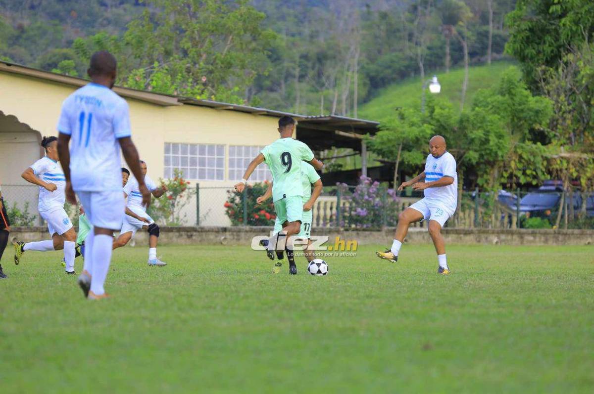 Noel Valladares se roba el show de delantero, el gesto de Amado y Wilmer: Así fue el partido de las Leyendas de Honduras en Omoa