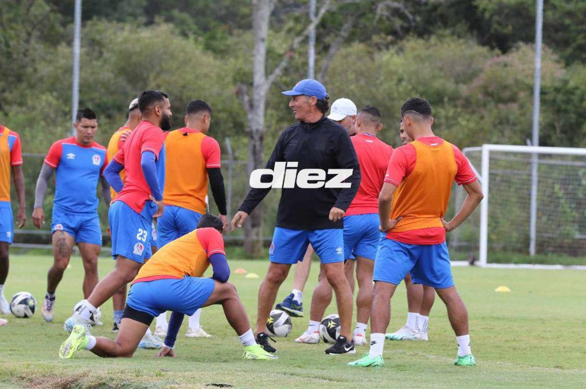 Risas, bromas y la foto de Pedro Troglio con el Chelito: Así fue el entreno del Olimpia previo a la semifinal ante Olancho FC