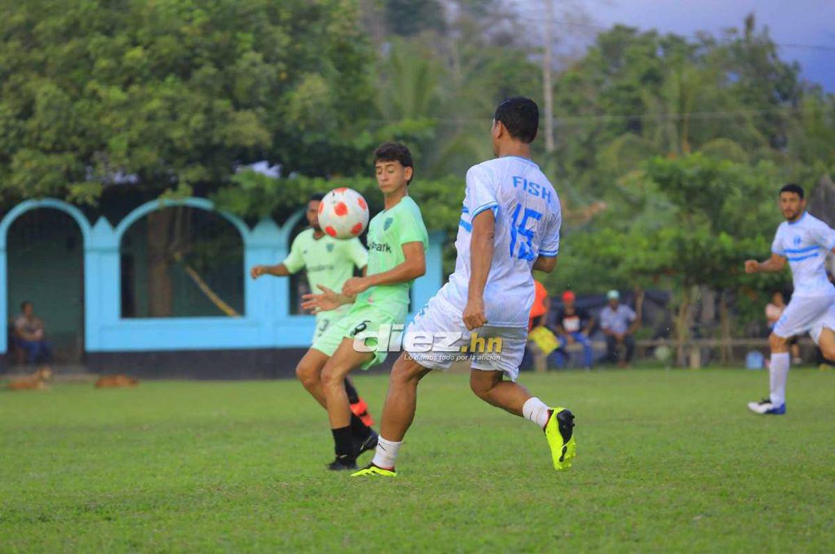 Noel Valladares se roba el show de delantero, el gesto de Amado y Wilmer: Así fue el partido de las Leyendas de Honduras en Omoa