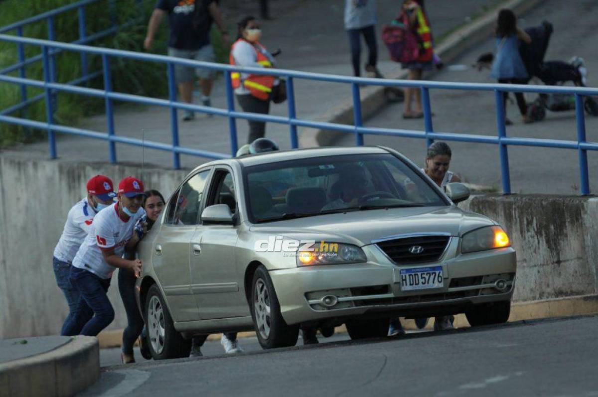 Mensaje a Municipal, el carro que se quedó botado y las chicas: ambientazo previo al partido de Olimpia por Liga Concacaf