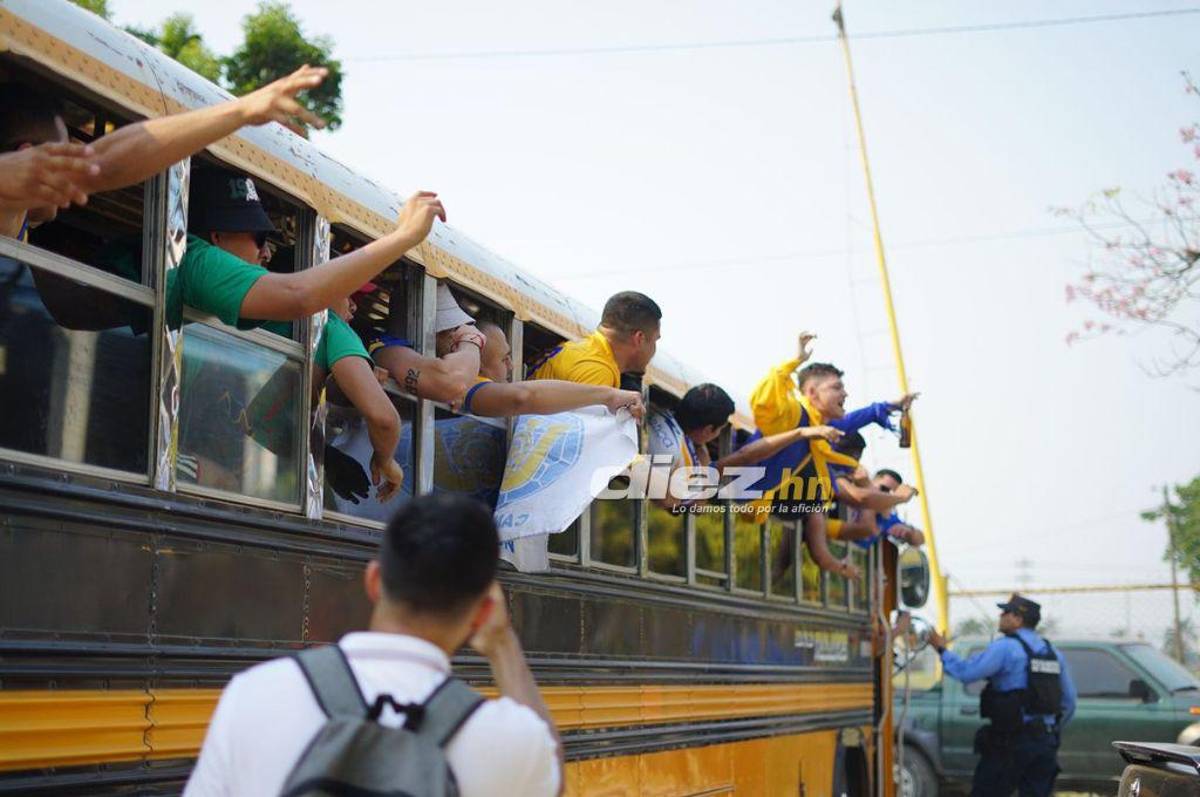 Motagua-Tigres: Resguardados con helicóptero, la invasión azteca y las bellas chicas que engalanan el estadio Olímpico