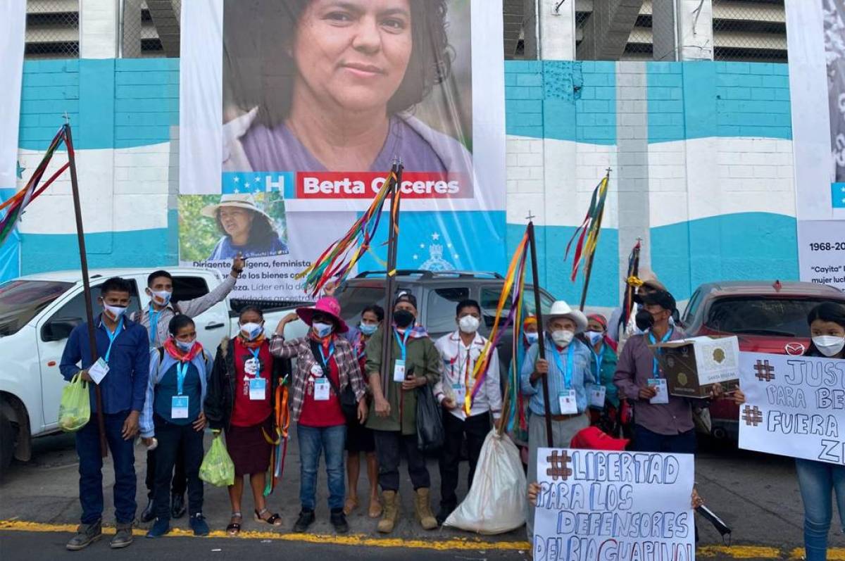 Xiomara Castro asume presidencia de una Honduras pobre y endeudada, pero optimista