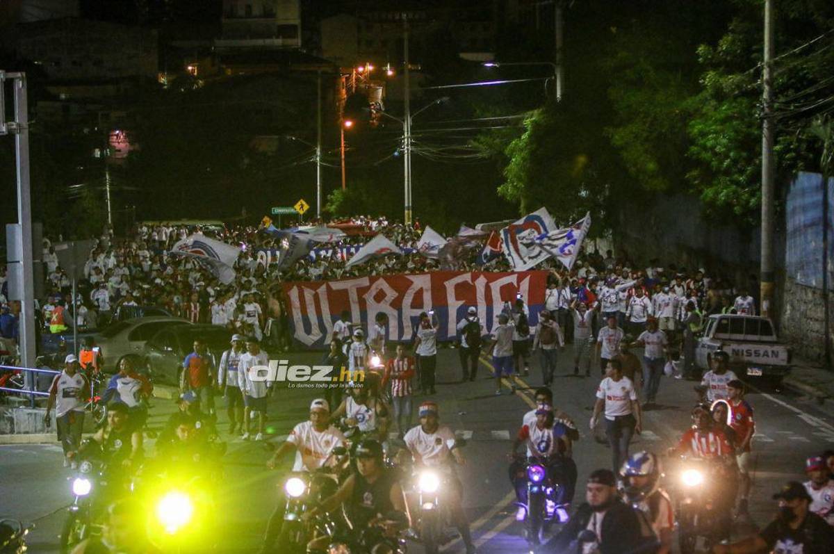 La incredulidad del “Mango”, inexorable ley del ex y el éxtasis de Troglio tras clasificar a su primera final de Concacaf con Olimpia (FOTOS)