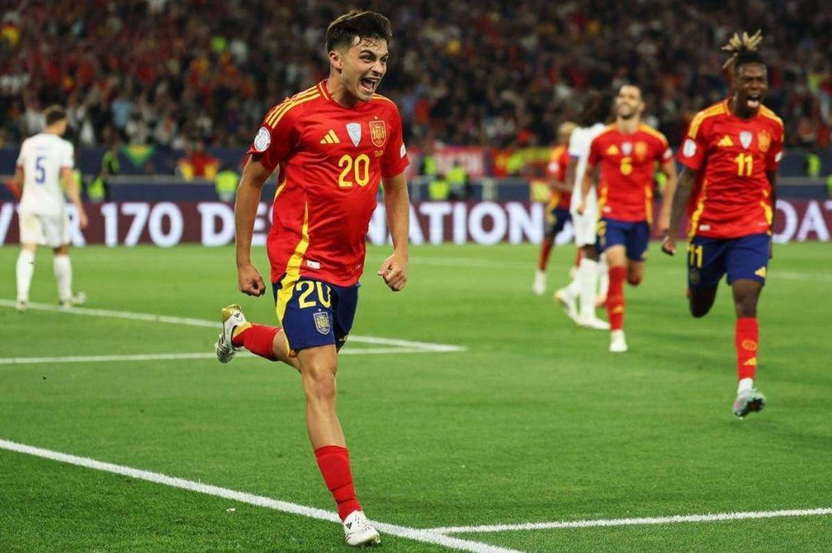 Si te fijas en Pedri, pesa tan poco que podría salir volando si hace viento...