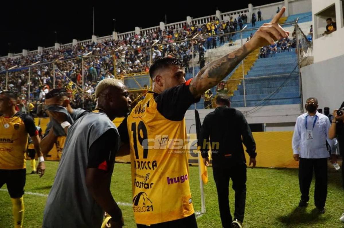 El vibrante festejo del Real España y su afición tras pasar a la final: Rocca le ‘roba’ gorra a aficionado; el Morazán retumbó