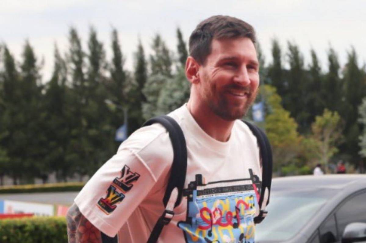 Leo Messi y sus ‘muchachos’ ya están en Argentina: El increíble mural y trapo para la ‘Pulga’ y la nueva camisa de la Albiceleste