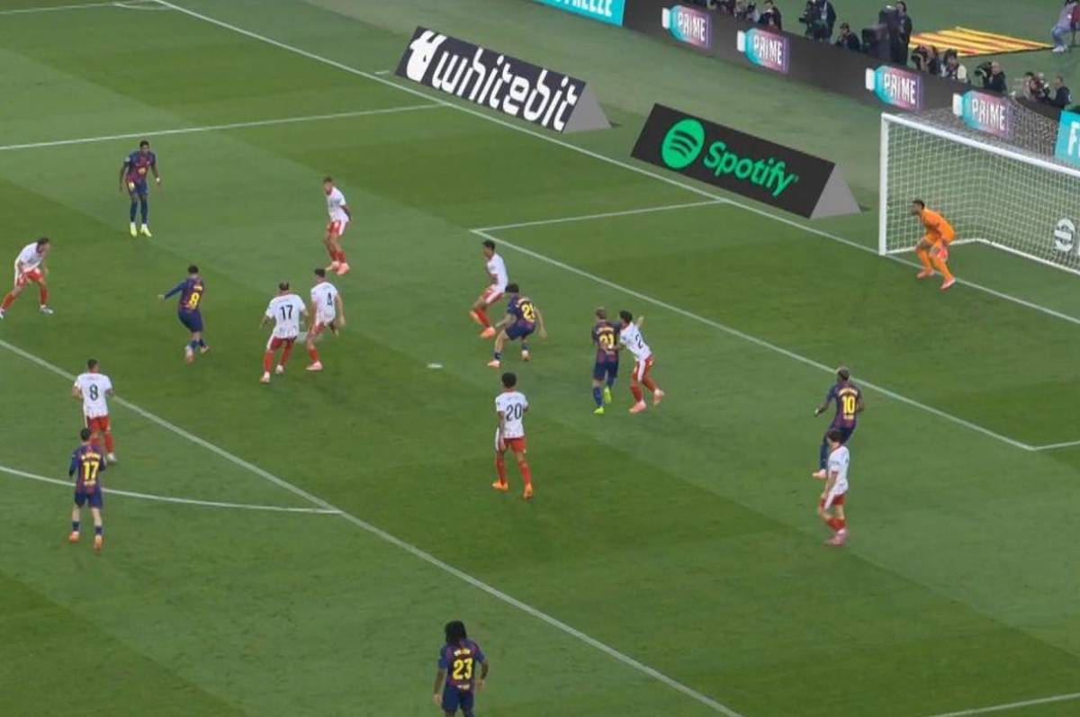 La mala seña de Flick al árbitro tras gol de Araújo, la polémica de la que todo el mundo habla y el golazo que silenció al Barcelona