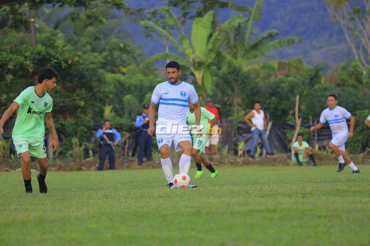 Noel Valladares se roba el show de delantero, el gesto de Amado y Wilmer: Así fue el partido de las Leyendas de Honduras en Omoa