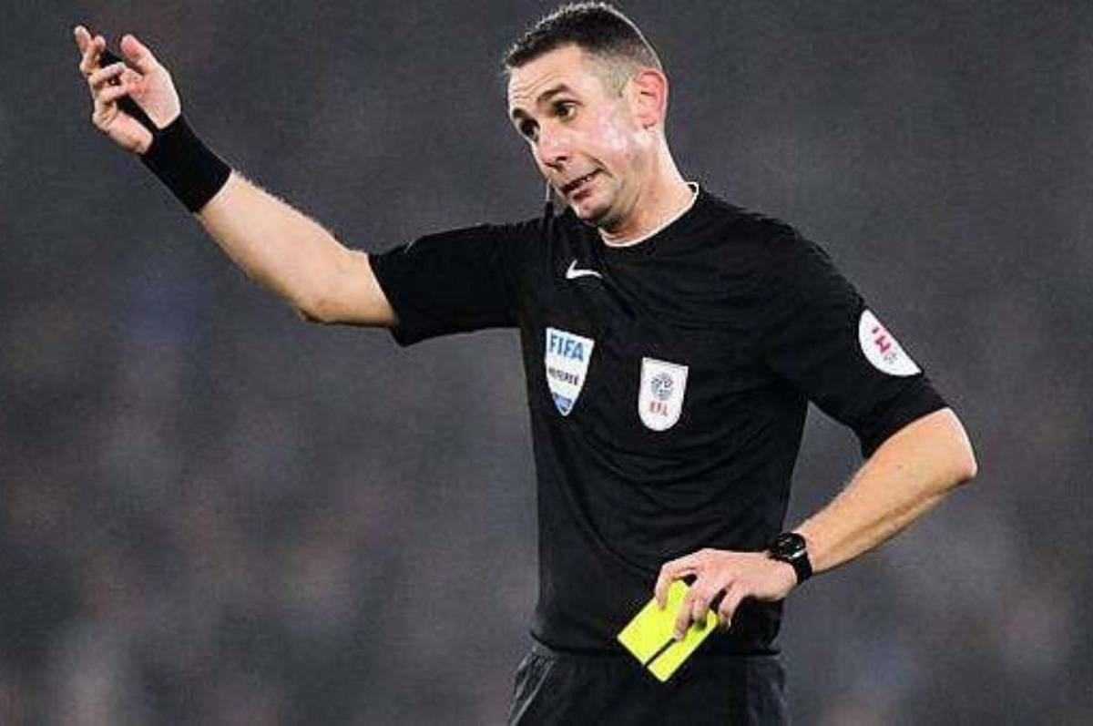 Fue despedido de la Premier por insultar a DT y revela lo inesperado: “Recibí mensajes que decían que ojalá mi madre muriera de SIDA”