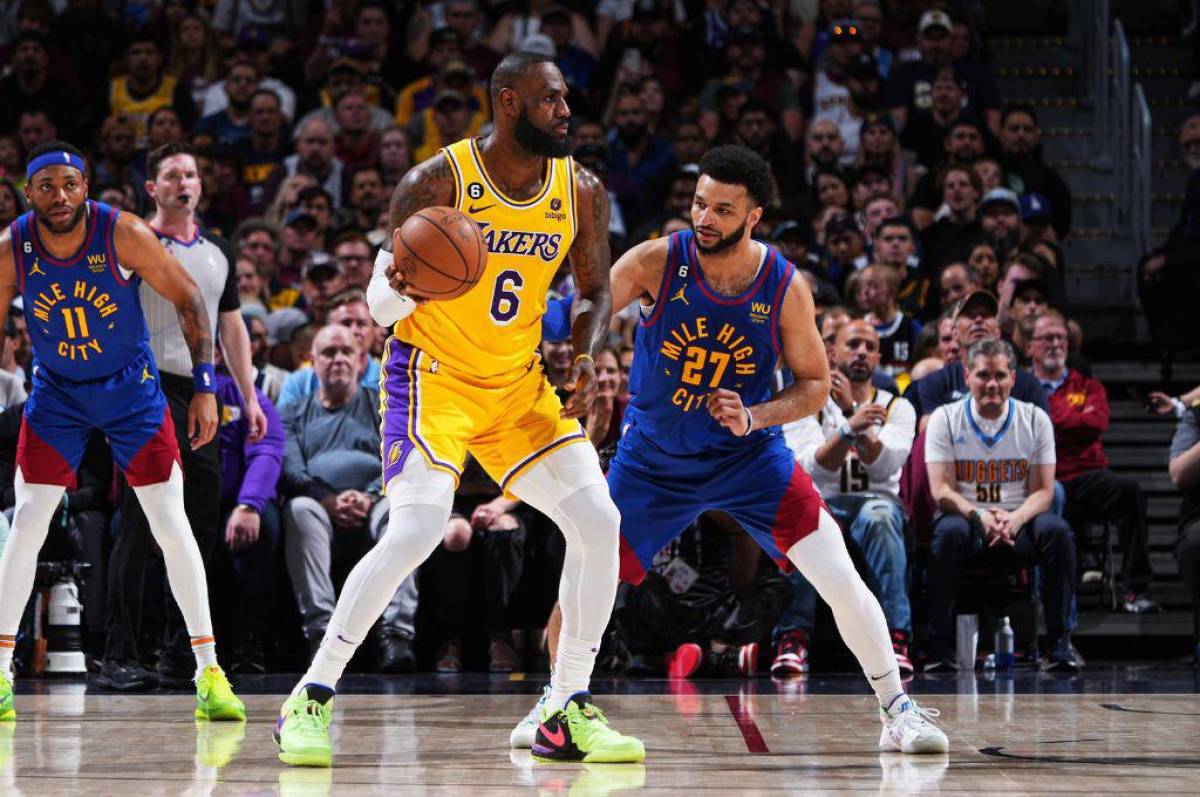 LeBron James y los Lakers no pudieron remontar el partido ante los Nuggets. El jueves será el segundo partido.
