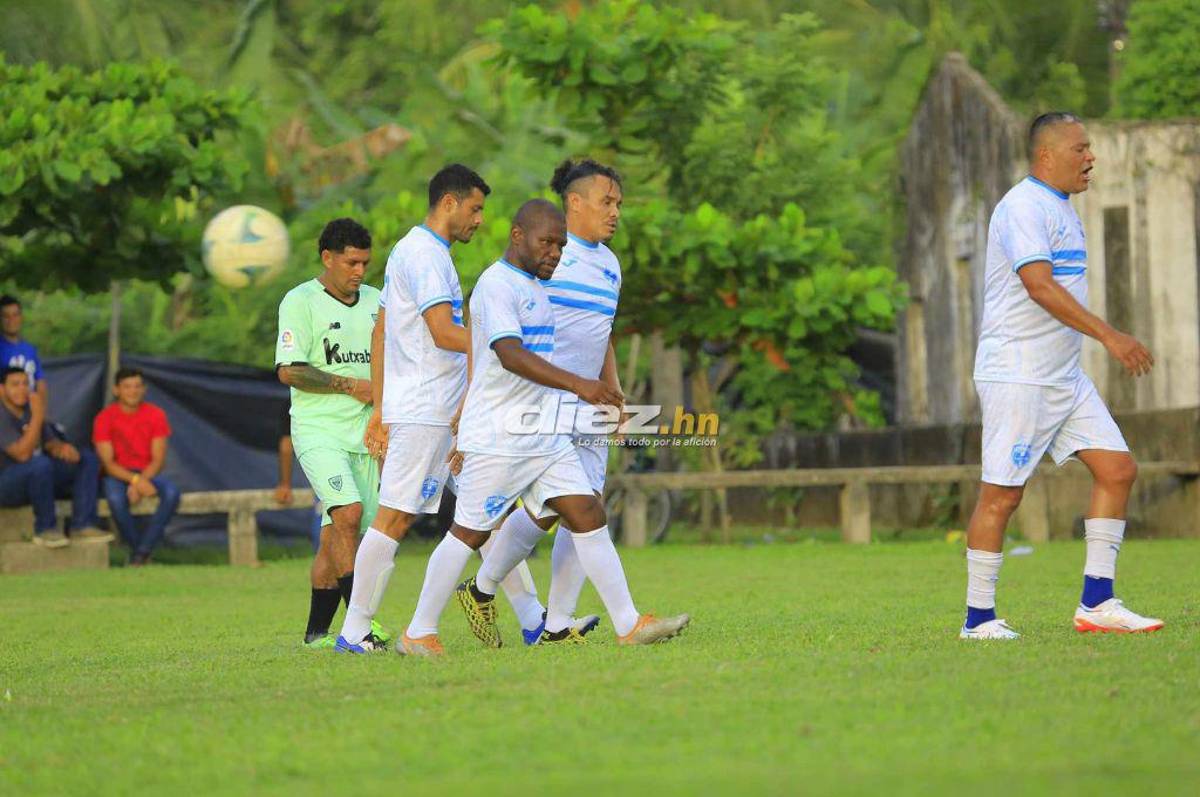 Noel Valladares se roba el show de delantero, el gesto de Amado y Wilmer: Así fue el partido de las Leyendas de Honduras en Omoa