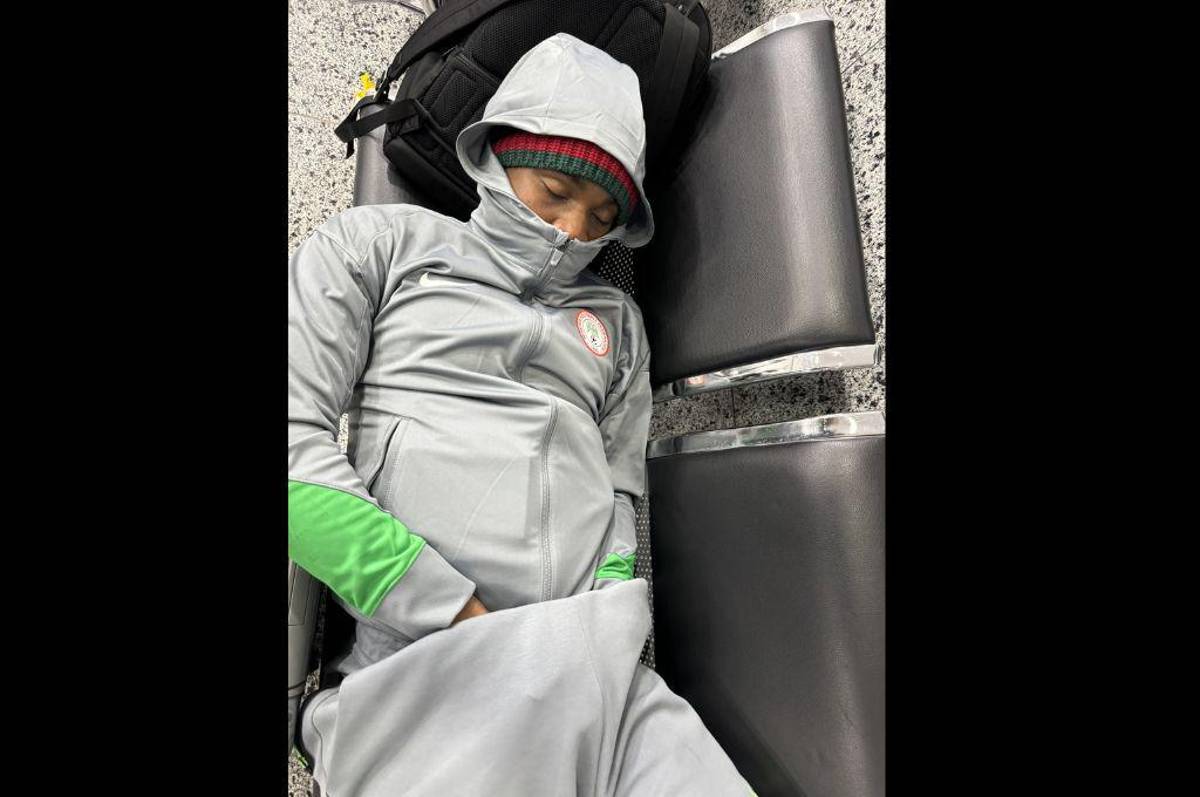 Sin comida, ni bebida: Selección de fútbol fue abandonada en aeropuerto por más de 12 horas y toman dura decisión