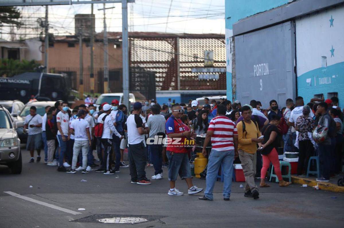 Mensaje a Municipal, el carro que se quedó botado y las chicas: ambientazo previo al partido de Olimpia por Liga Concacaf