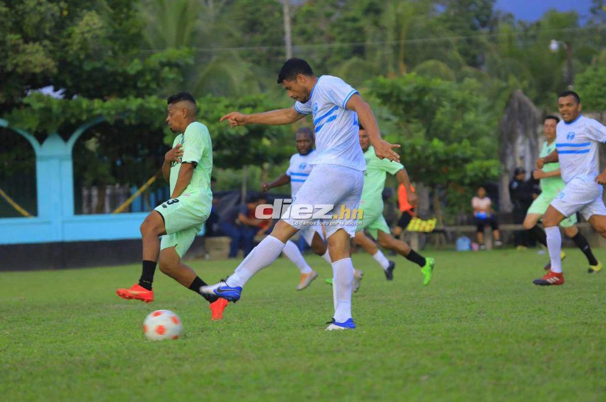Noel Valladares se roba el show de delantero, el gesto de Amado y Wilmer: Así fue el partido de las Leyendas de Honduras en Omoa