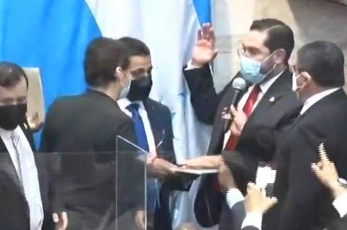 Las fotos del zafarrancho: Patadas y manotazos en el Congreso Nacional; exfutbolista Osman Chávez impuso respeto