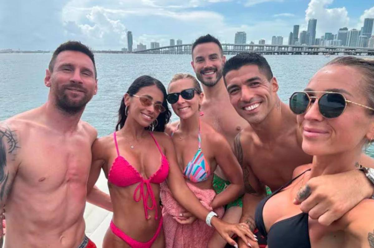 ¡De nuevo en la playa! Antonela Rocuzzo enciende las redes sociales con su bikini; junto a Messi y Luis Suárez