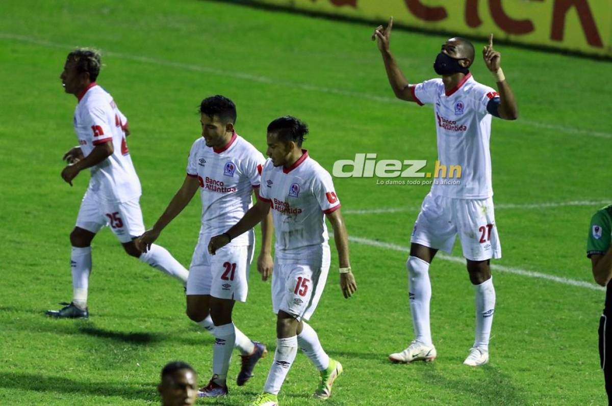 Jerry Bengtson con su doblete lleg[o a 143 goles en la primera división de Honduras.