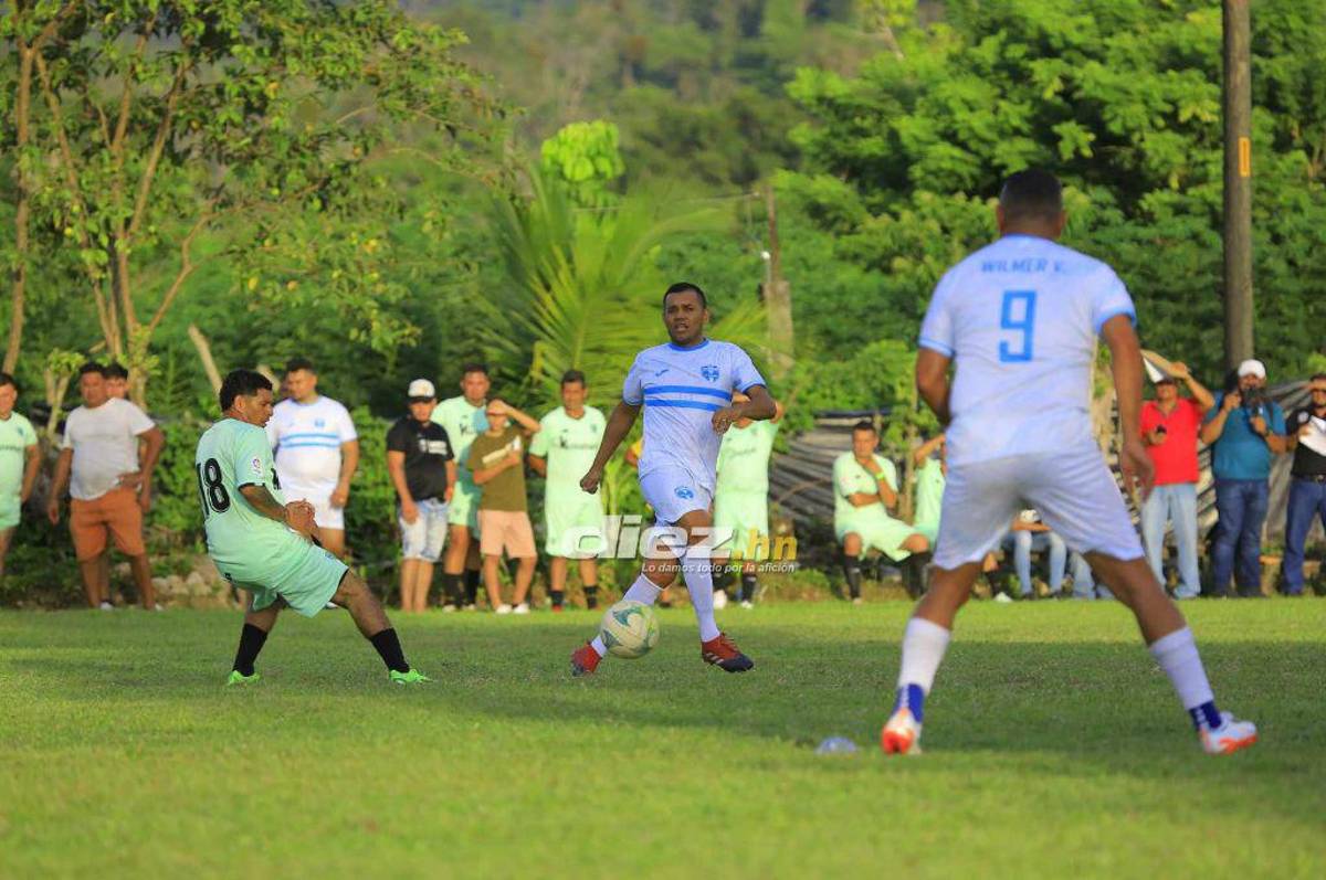 Noel Valladares se roba el show de delantero, el gesto de Amado y Wilmer: Así fue el partido de las Leyendas de Honduras en Omoa
