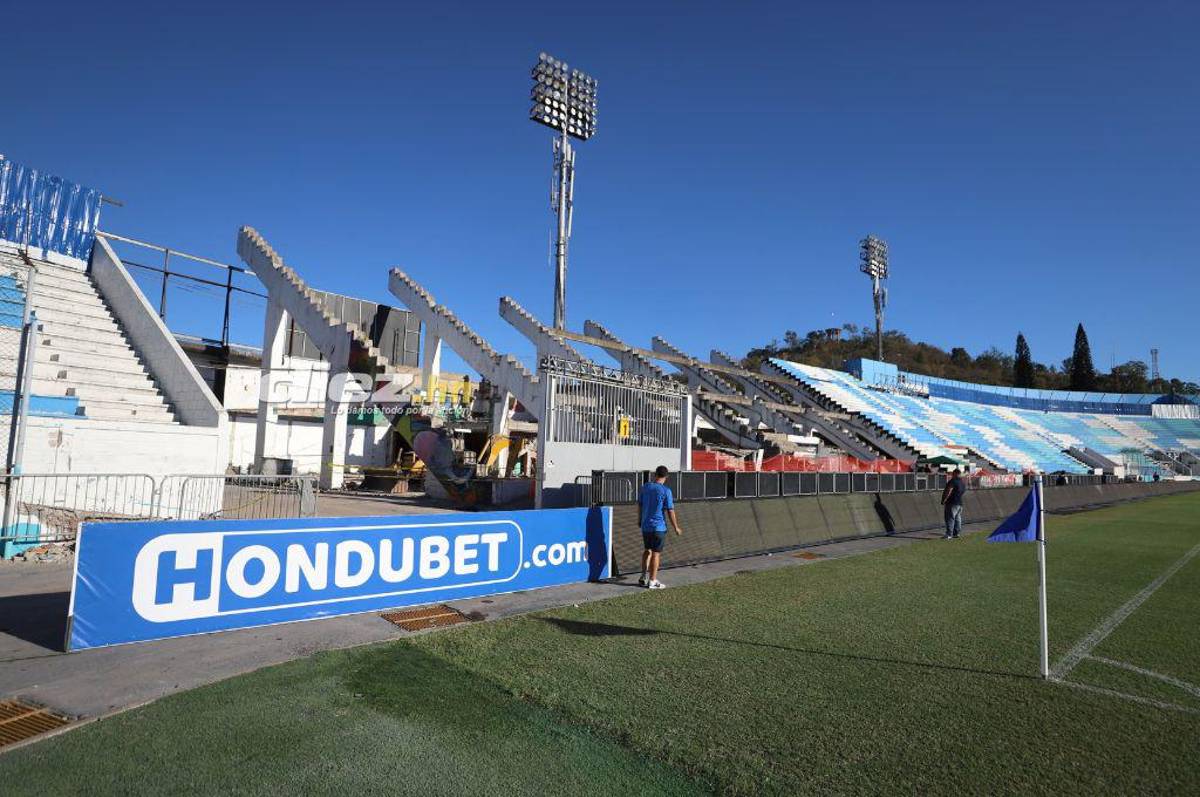Así luce la grama del estadio Nacional Chelato Uclés tras el concierto y sigue la demolición de las graderías