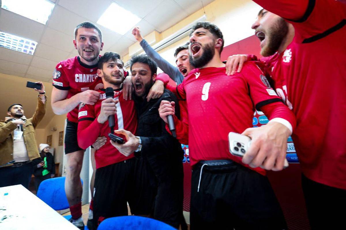 Invasión, lágrimas y locura total: La celebración de Georgia tras clasificar a la Eurocopa por primera vez en su historia