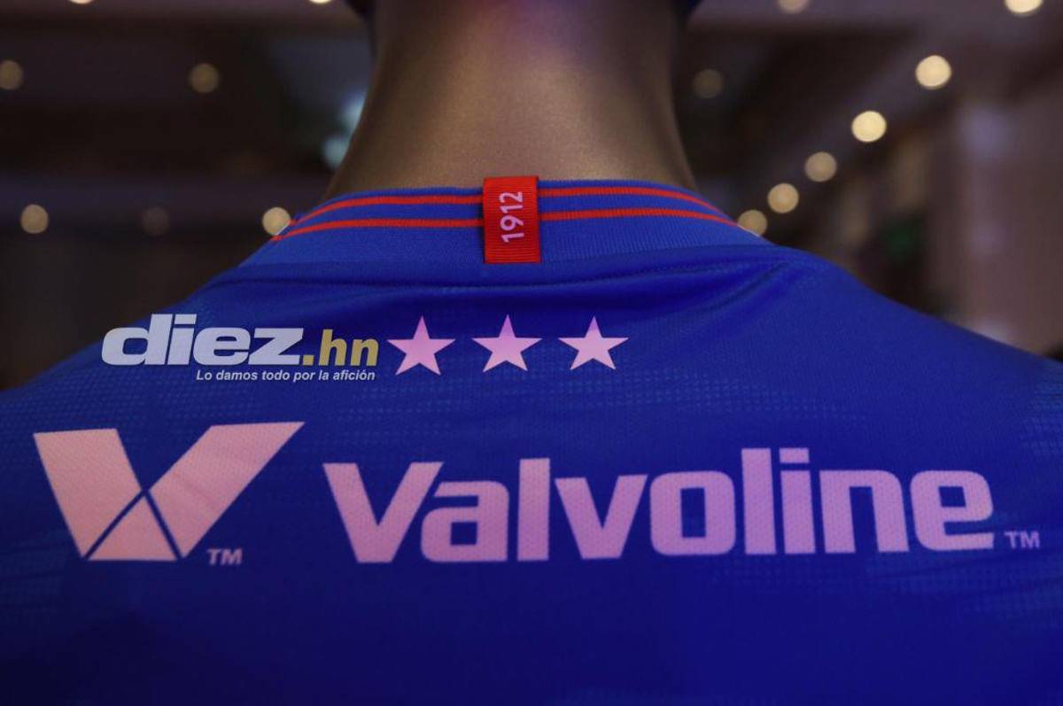 Así son las nuevas camisas del Olimpia: Homenaje a Rafael Ferrari, los detalles de lujo del diseño y su precio