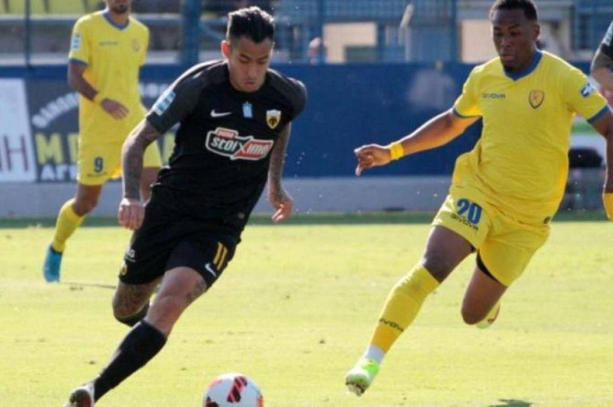 Deiby Flores y el Panetolikos sufren revés contra el AEK Athens en la Superliga de Grecia