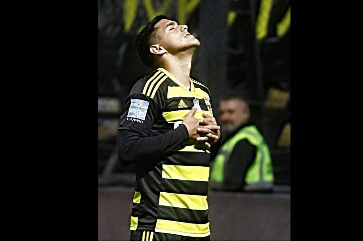 Medio internacional y periodista griego elogian a Luis Palma por el hat-trick que hizo en el triunfo del Aris ante el Lamia