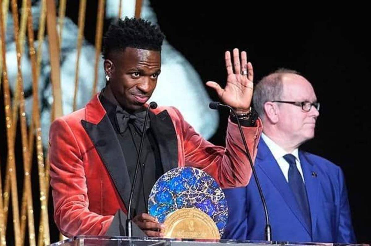 Critican a Vinicius al comparar su actitud con lo que hacían Messi o Cristiano en las galas del Balón de Oro: “Ellos acudían...”