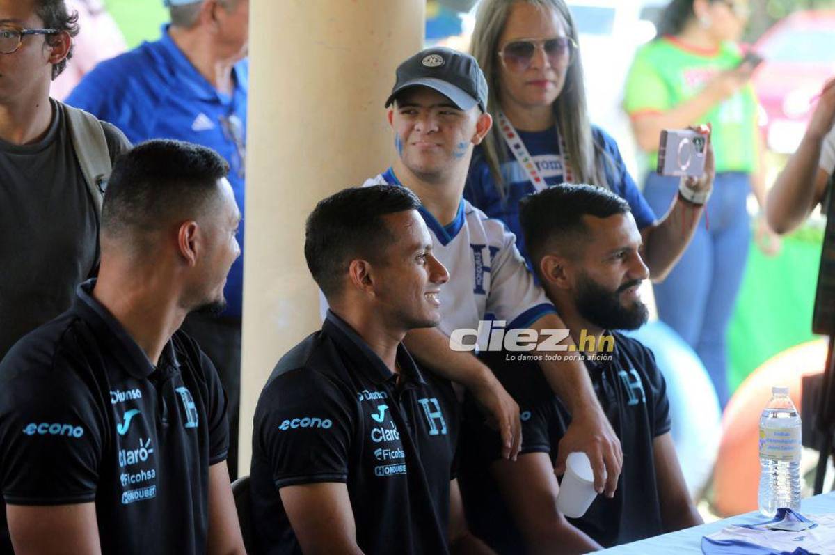 Muchas risas y abrazos: Los jugadores de la Selección de Honduras compartieron con niños del Instituto Juana Leclerc