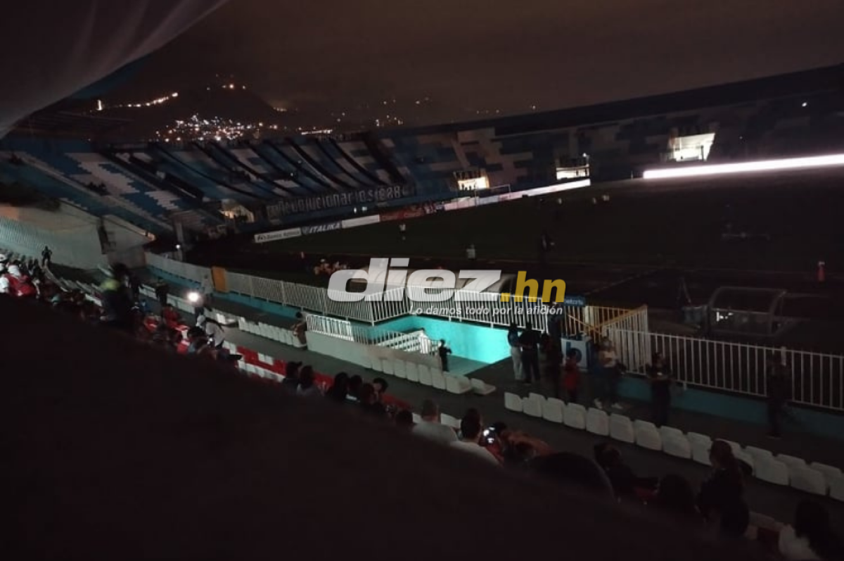 ¡Oscuridad total! Fluido eléctrico falla en el estadio Nacional y retrasa el inicio del juego Motagua vs Real Sociedad