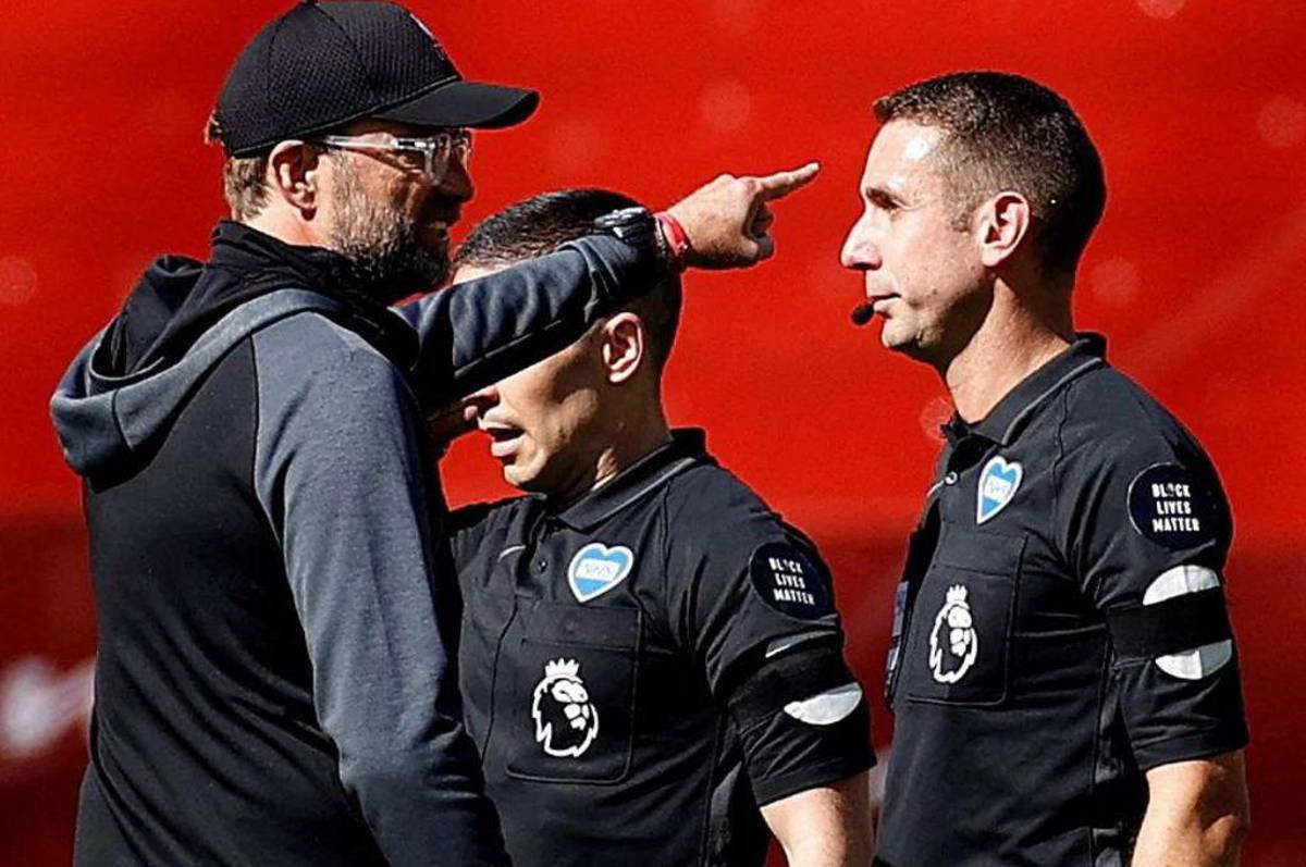 Fue despedido de la Premier por insultar a DT y revela lo inesperado: “Recibí mensajes que decían que ojalá mi madre muriera de SIDA”