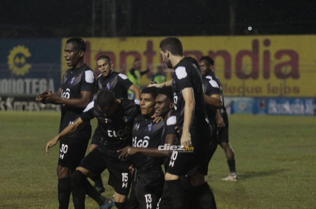 Honduras Progreso tenía la ventaja de 2-0, pero no pudo sostenerla en el segundo tiempo y se dejó alcanzar por el Olancho FC. FOTO: Neptali Romero.