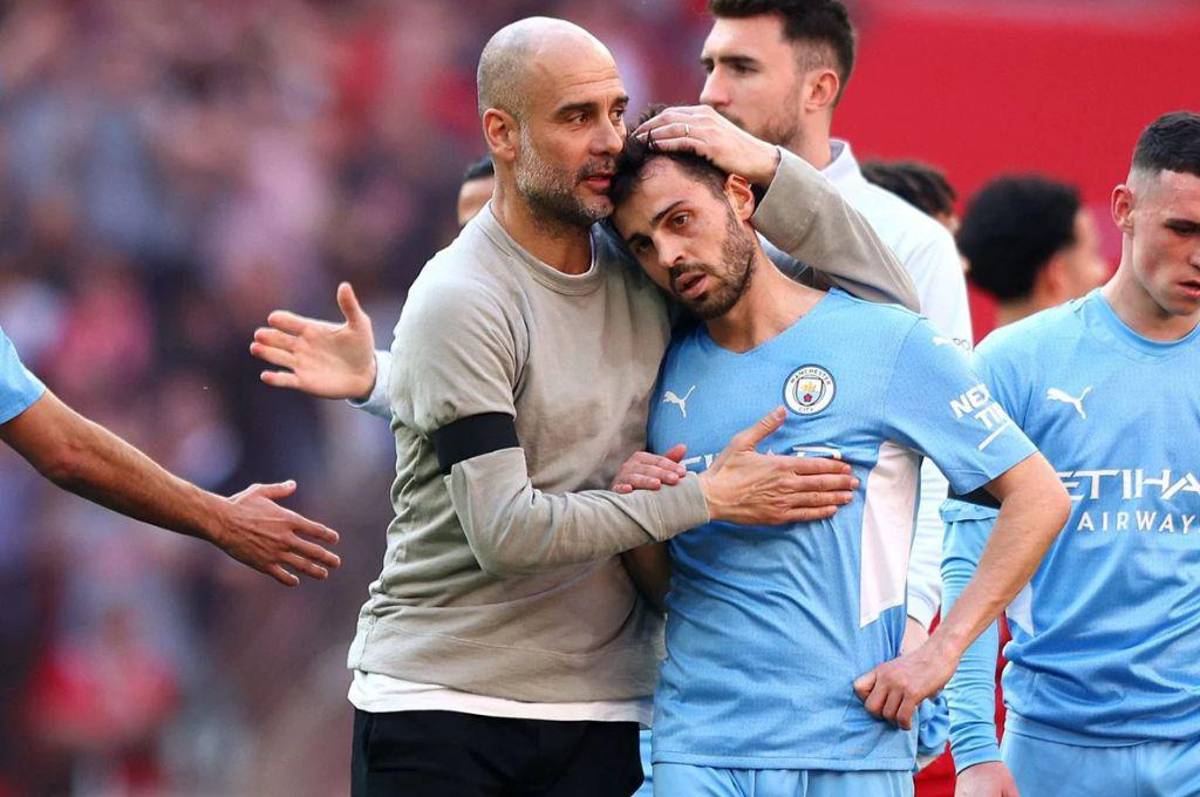 Bernardo Silva, pretendido por Barcelona y PSG, firma un nuevo contrato profesional en su carrera como futbolista