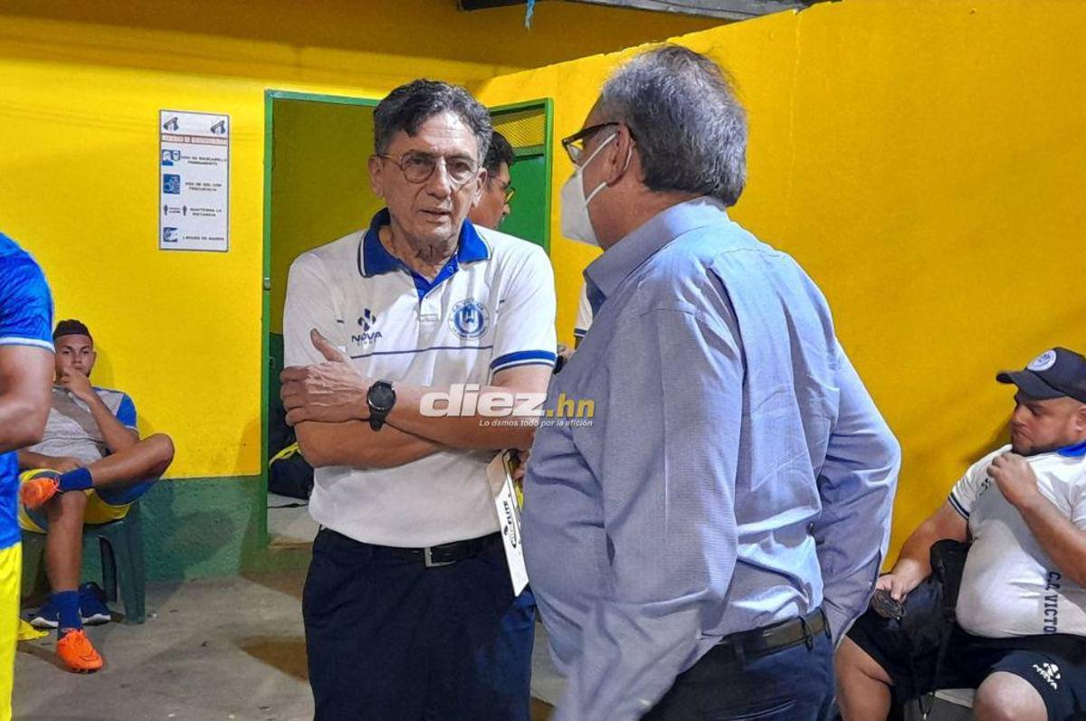 NO SE VIO EN TV: El cariño de Troglio a ex jugador de Olimpia, Gullit Peña causa furor y el regreso del ‘Doctor’