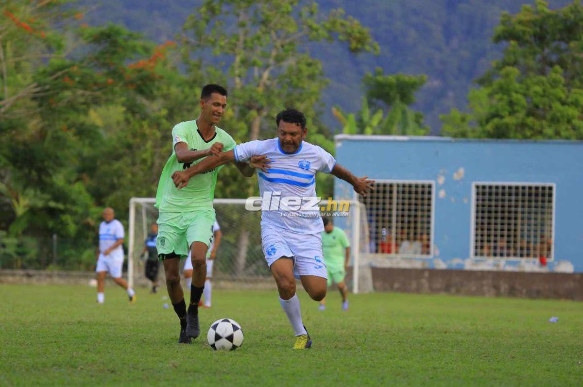 Noel Valladares se roba el show de delantero, el gesto de Amado y Wilmer: Así fue el partido de las Leyendas de Honduras en Omoa