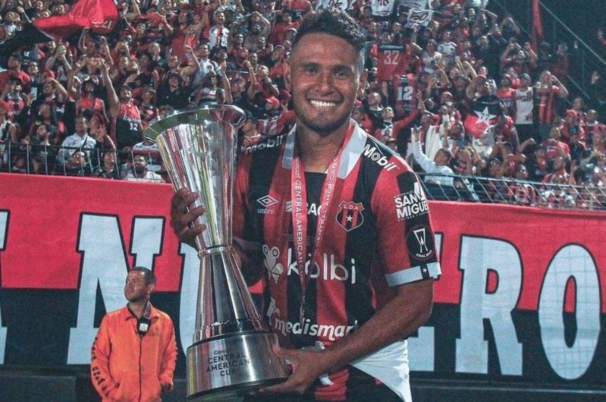 Alex López no estuvo en el inicio de pretemporada del Alajuelense ¿Qué dicen en Costa Rica sobre su futuro?
