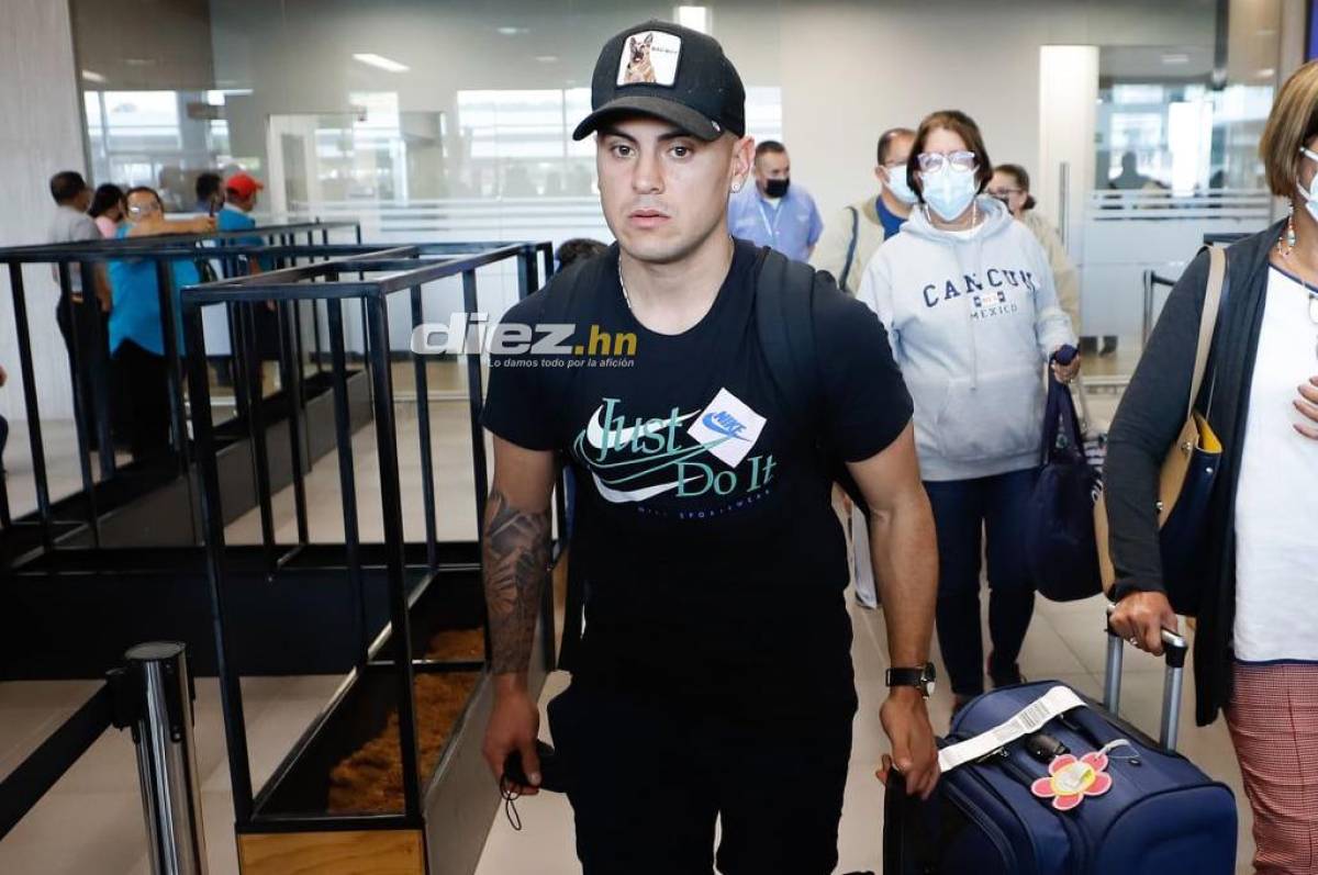 Mauro Ortiz arribando a Honduras en el aeropuerto de Palmerola.