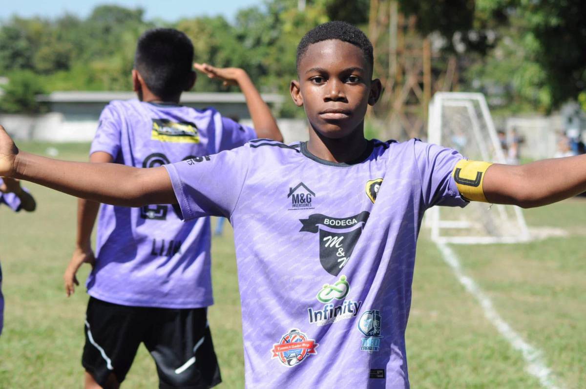¡La rompe con 14 años! Hondureño firmó su primer contrato profesional y está a un paso de debutar en la MLS