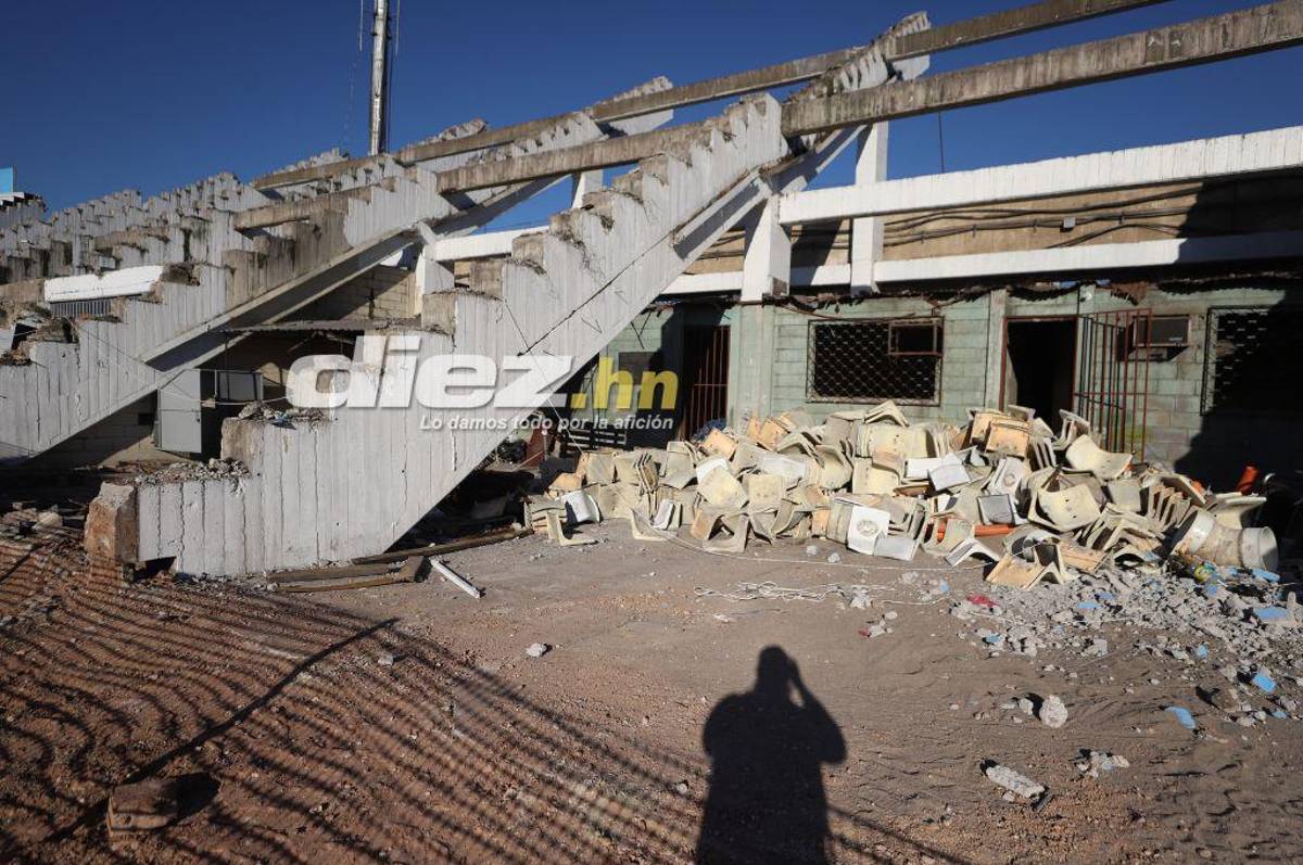 Así luce la grama del estadio Nacional Chelato Uclés tras el concierto y sigue la demolición de las graderías