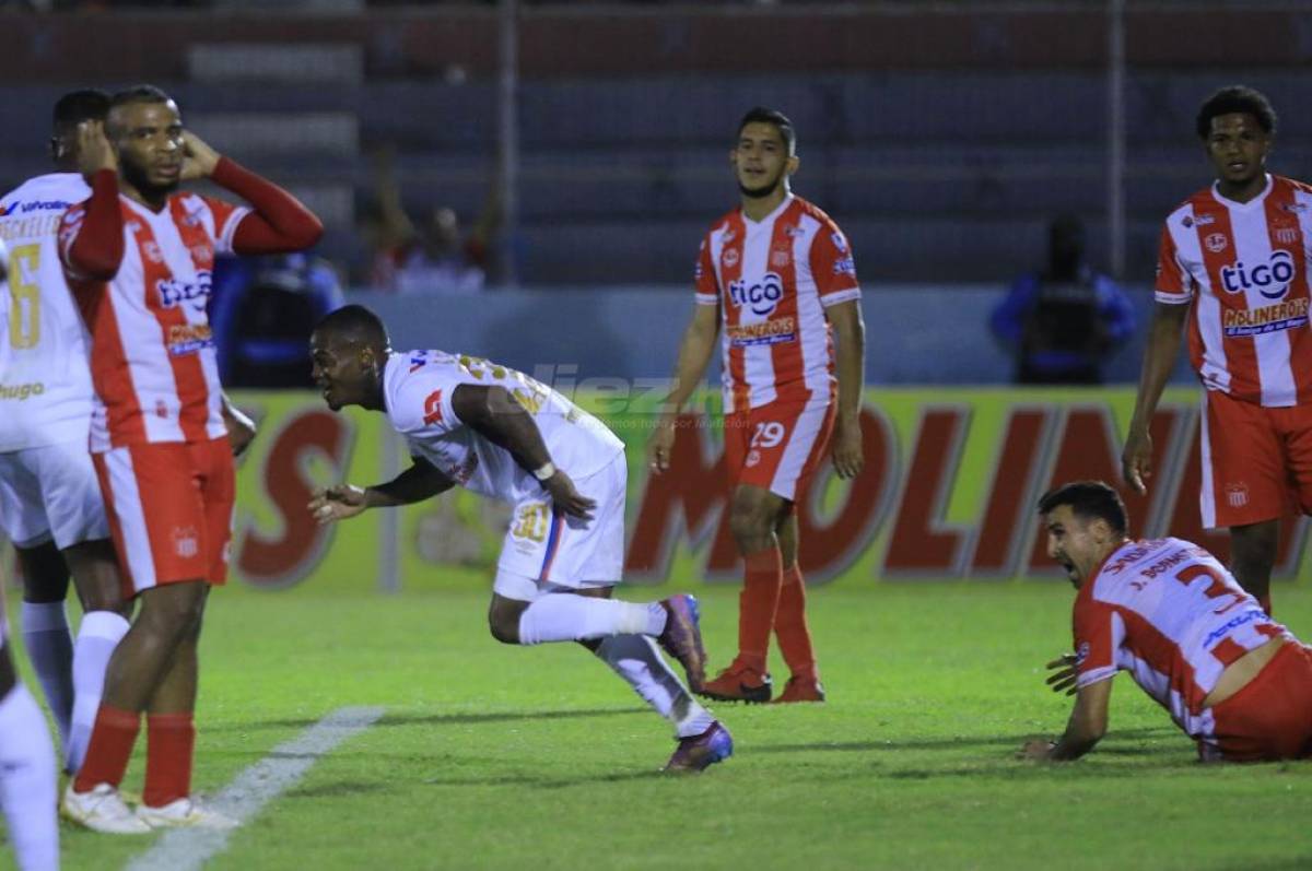 Edwin Solani se estrenó como goleador del Olimpia en La Ceiba. FOTO: Neptalí Romero