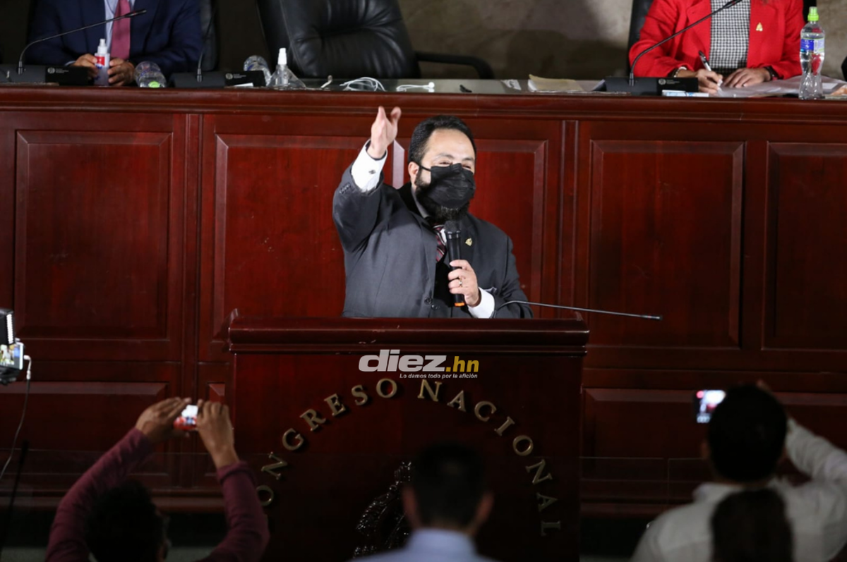 Continúa la incertidumbre: Honduras con dos presidentes en el Congreso Nacional y las imágenes de Jorge Cálix viajando en helicóptero que causan alboroto