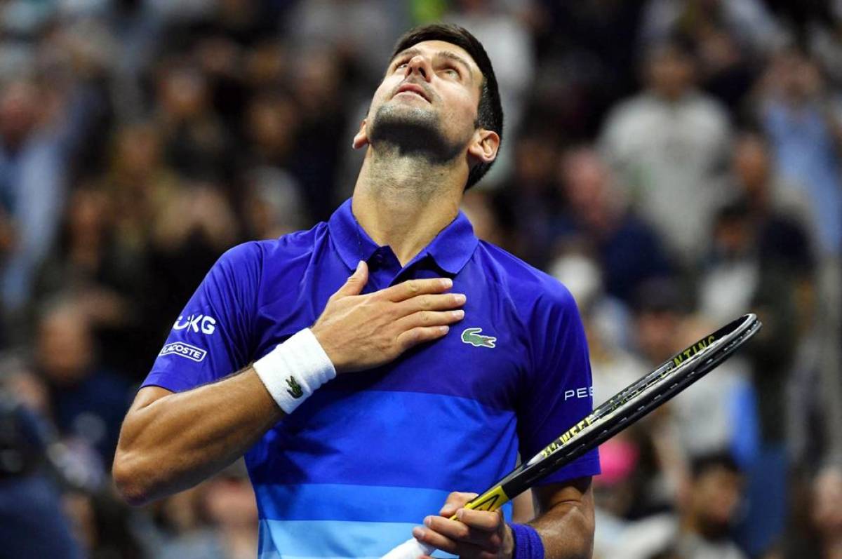Djokovic gana una primera batalla judicial en Australia pero todavía puede ser deportado