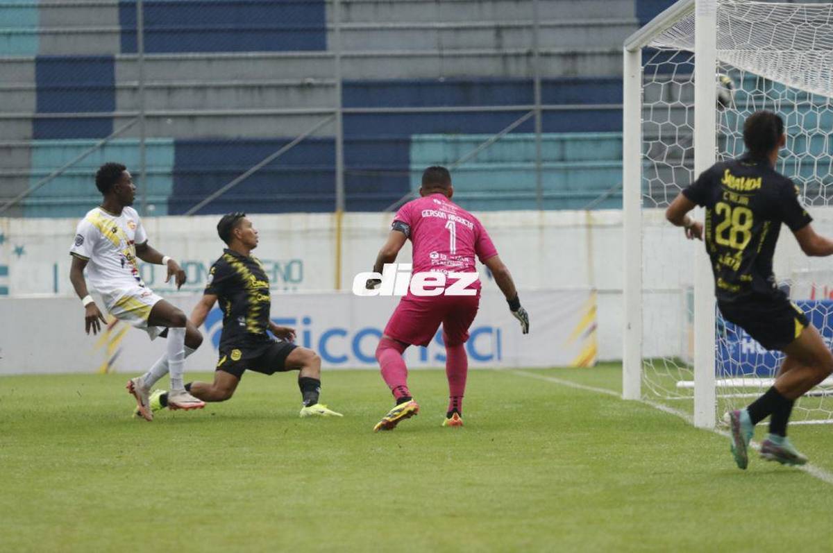 La triste imagen en el estadio Morazán, Real España estrenó uniforme y los incidentes de los aficionados con la Policía