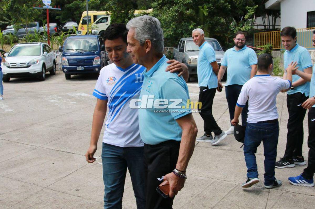 Muchas risas y abrazos: Los jugadores de la Selección de Honduras compartieron con niños del Instituto Juana Leclerc