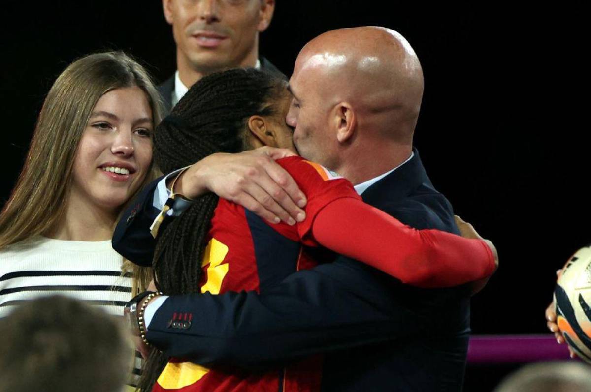 Fiscalía de España se olvida de Dani Alves y ahora piden esta dura sentencia para Rubiales por el beso forzado a Hermoso