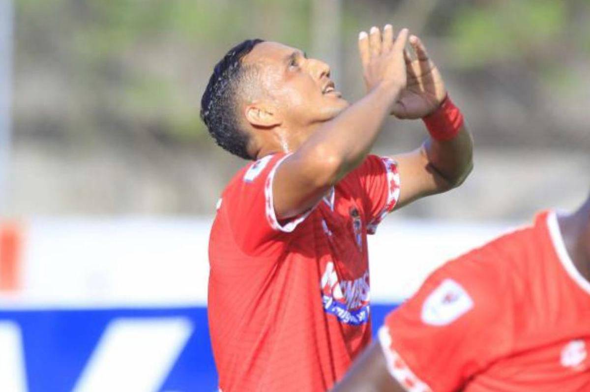 Diego Reyes quiere ponerse otra vez la capa de héroe en Real Sociedad, pero ahora contra el Génesis en el repechaje